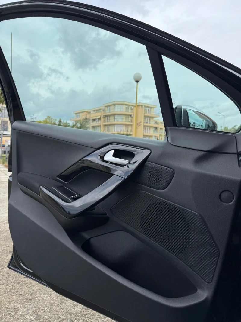 Peugeot 208, снимка 6 - Автомобили и джипове - 53031745
