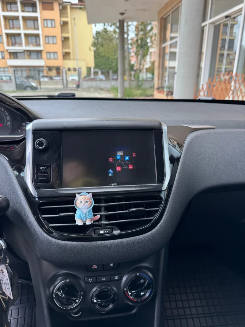 Peugeot 208, снимка 8 - Автомобили и джипове - 53031745