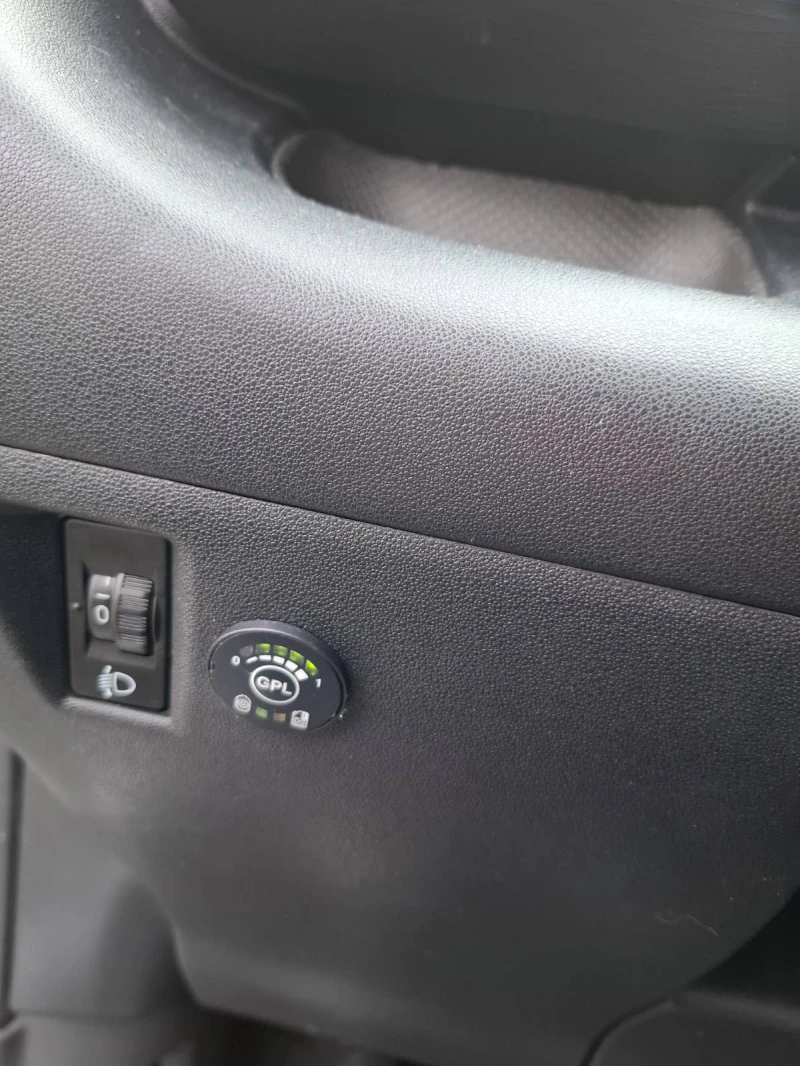 Citroen C3 Picasso, снимка 6 - Автомобили и джипове - 52723339