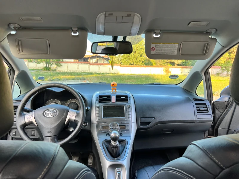 Toyota Auris, снимка 8 - Автомобили и джипове - 52949860