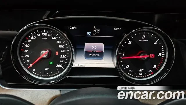 Mercedes-Benz E 220 E Class W213 E220D Exclusive - изображение 8