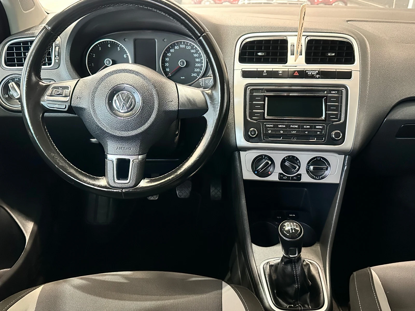 VW Polo 1.2i, снимка 15 - Автомобили и джипове - 56697336