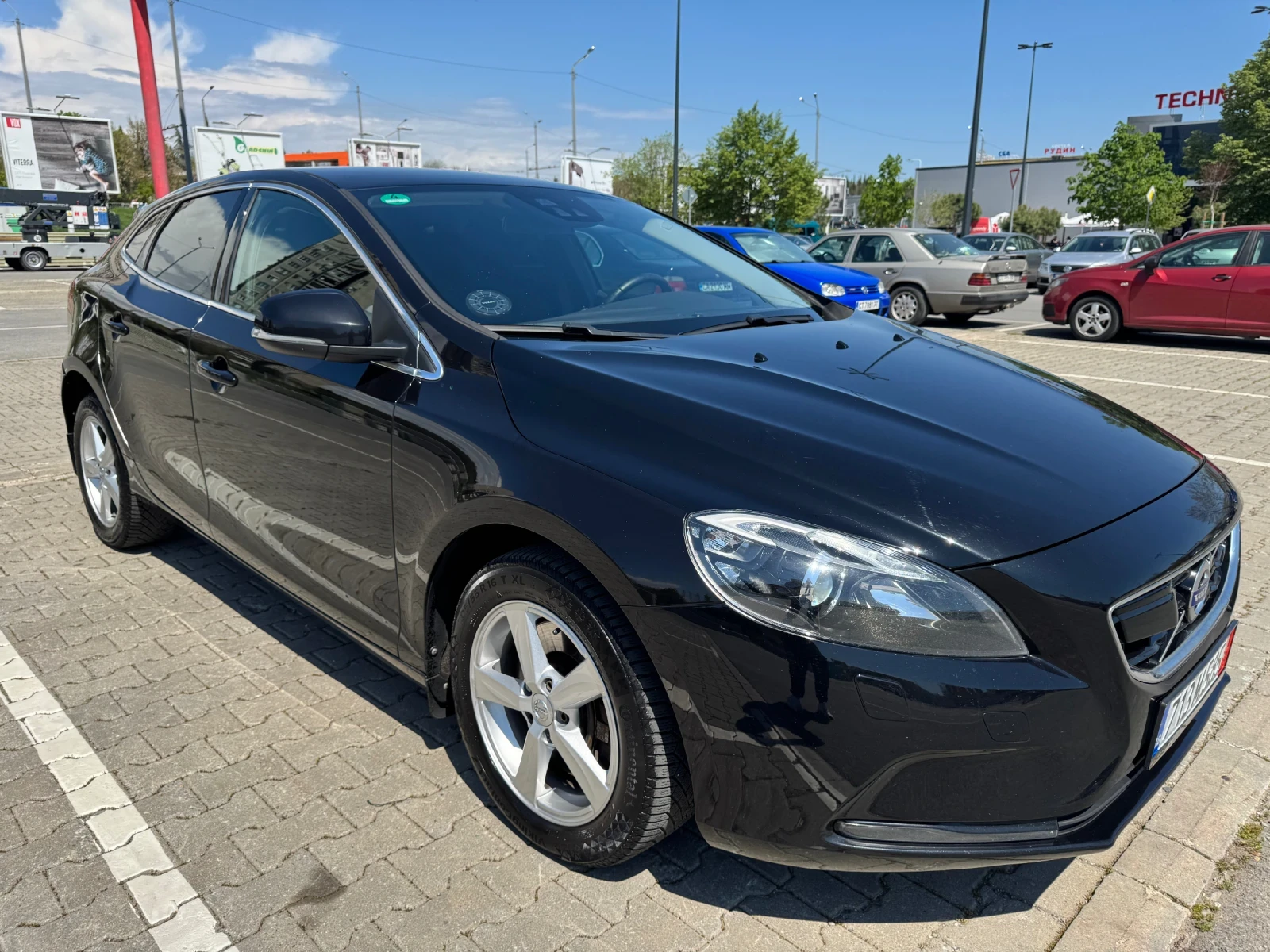 Volvo V40 2.0 D3 150к.с - изображение 2