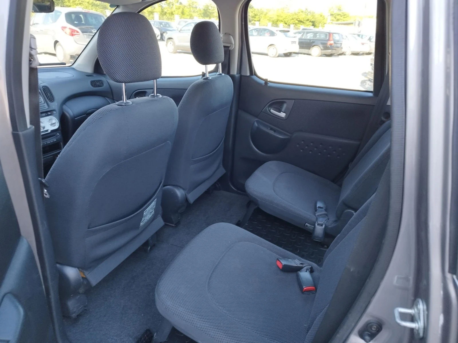 Toyota Yaris verso 1.4 D4D - изображение 9