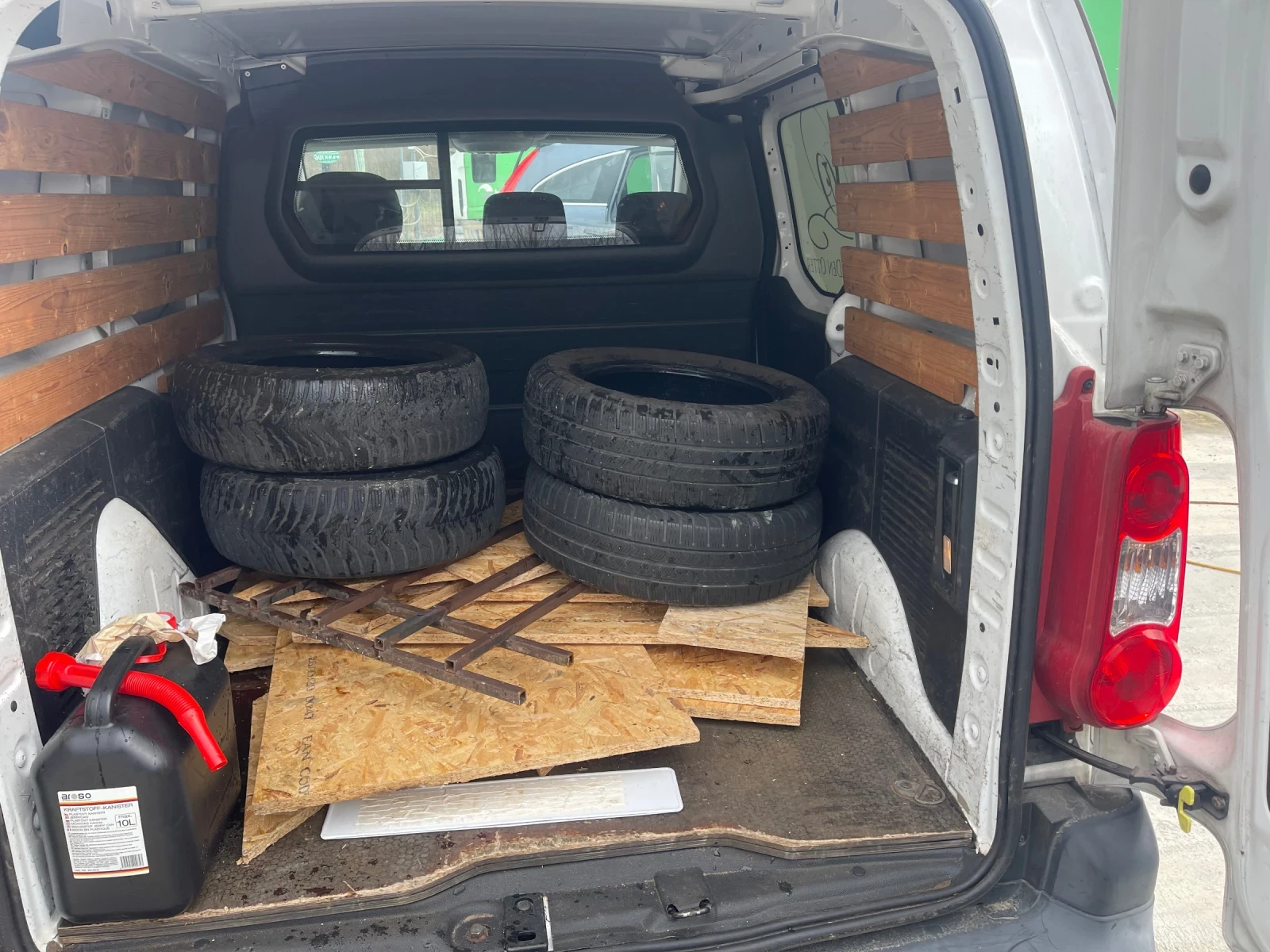 Citroen Berlingo 1.6 HDI 500 CLUB, снимка 17 - Автомобили и джипове - 54154808