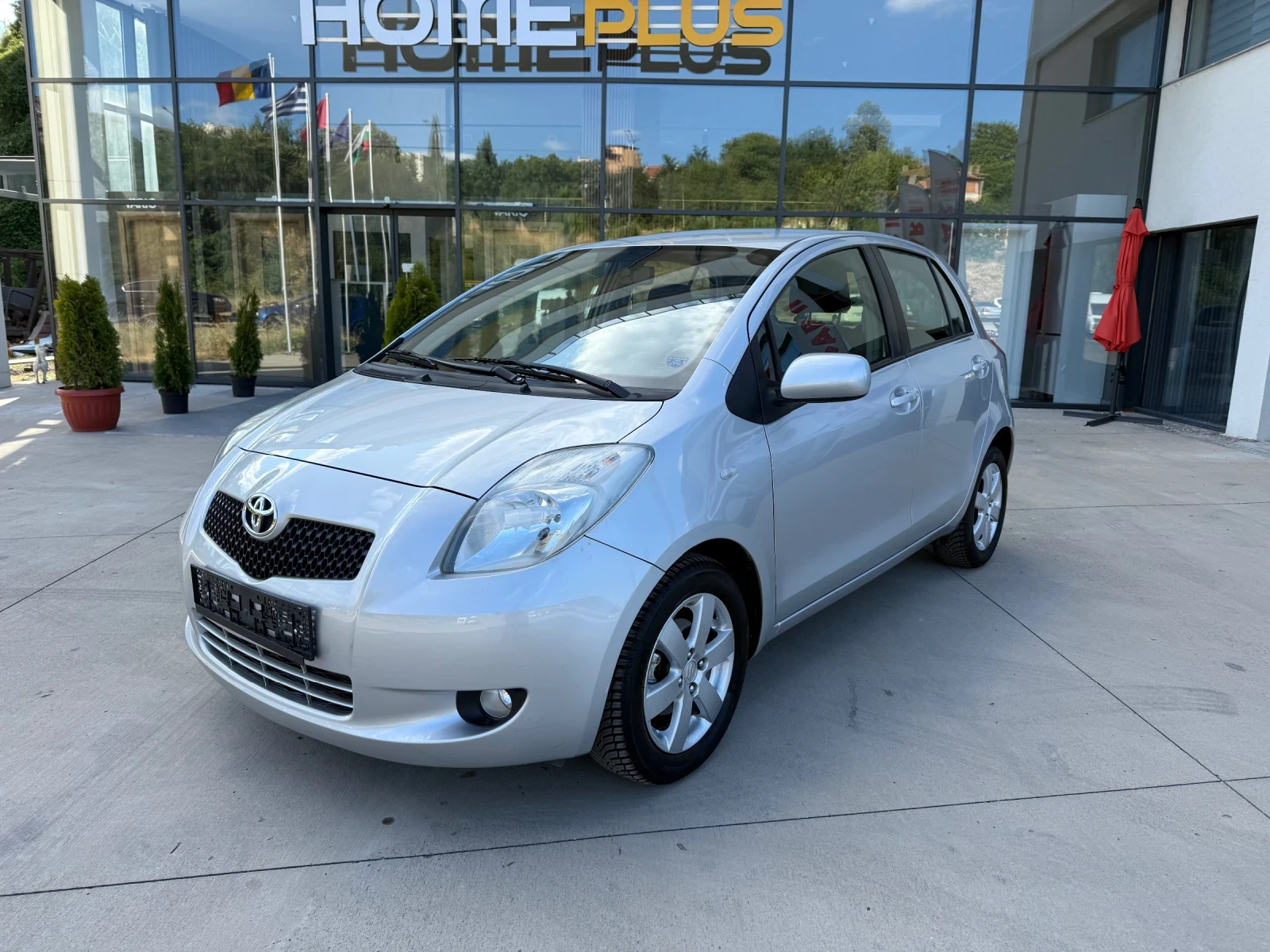 Toyota Yaris  - изображение 2