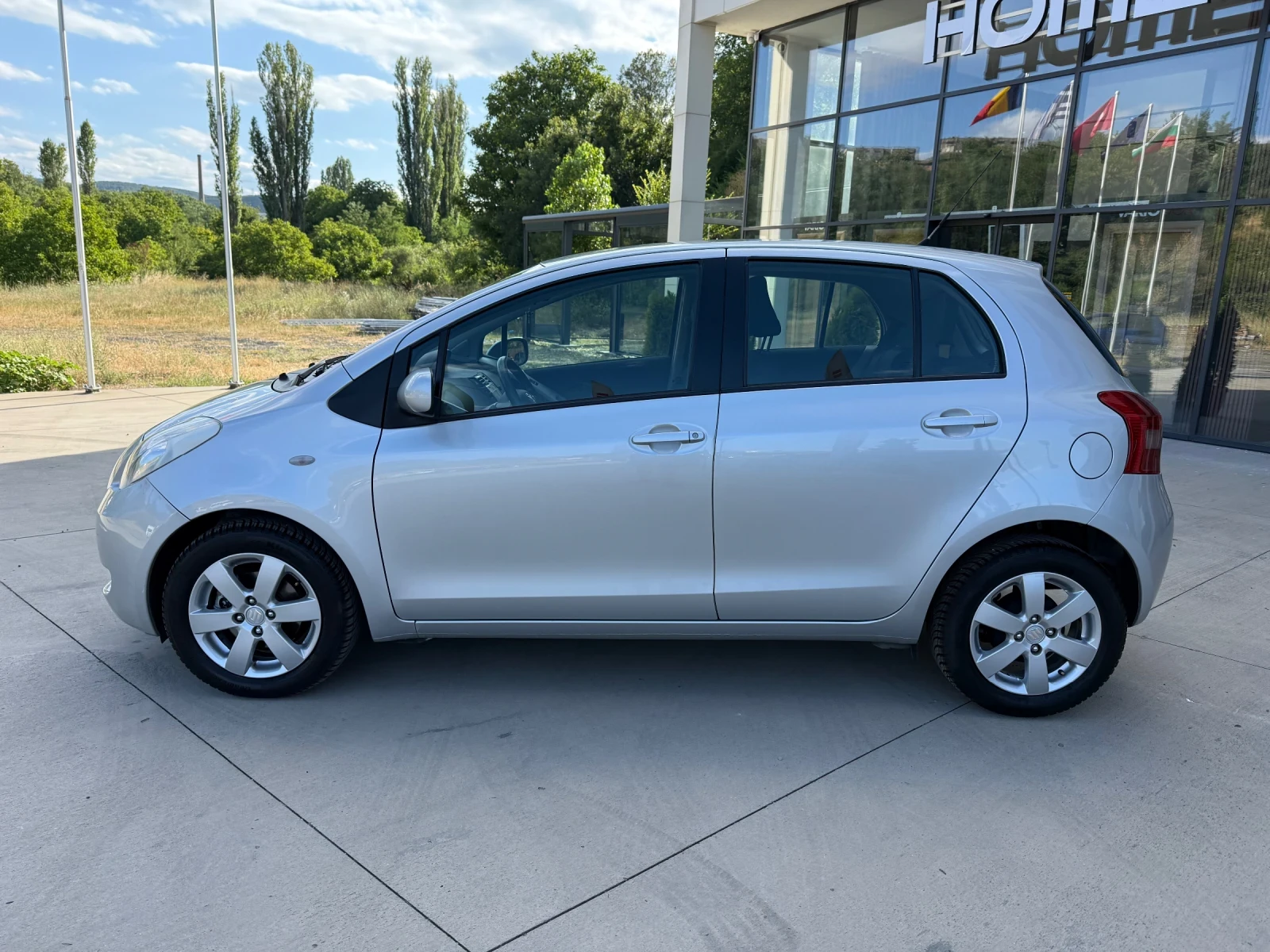 Toyota Yaris  - изображение 3