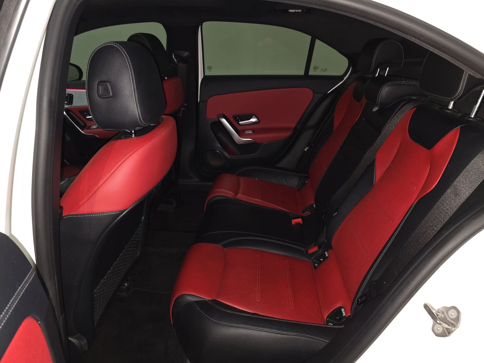 Mercedes-Benz A 35 AMG* ПОДГРЕВ* КАМЕРА* М.ТОЧКА* MBUX* KEYLESS GO | Mobile.bg — изображение 13