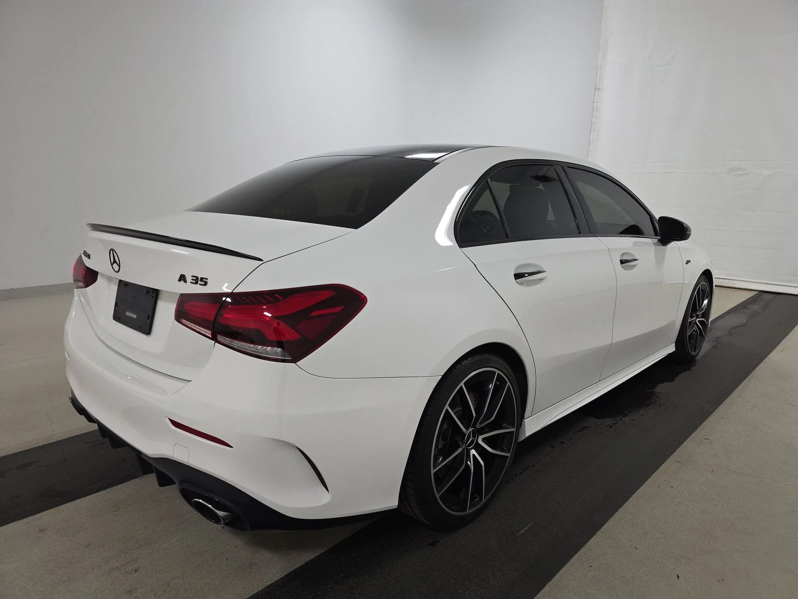 Mercedes-Benz A 35 AMG* ПОДГРЕВ* КАМЕРА* М.ТОЧКА* MBUX* KEYLESS GO - изображение 6