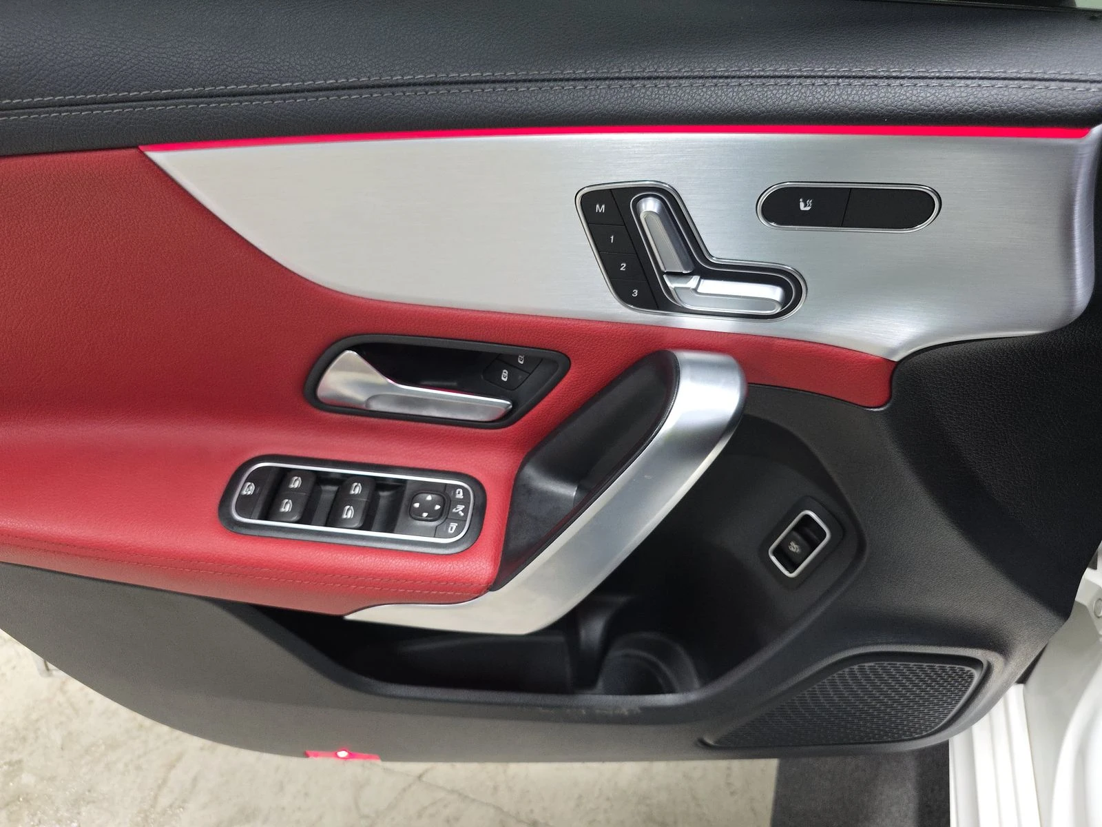 Mercedes-Benz A 35 AMG* ПОДГРЕВ* КАМЕРА* М.ТОЧКА* MBUX* KEYLESS GO - изображение 10