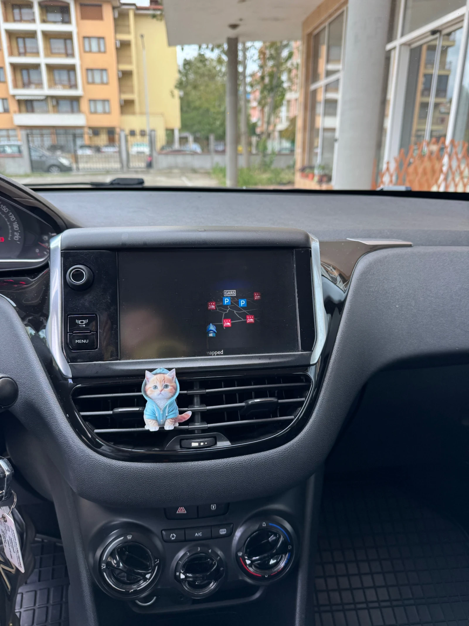 Peugeot 208  - изображение 8