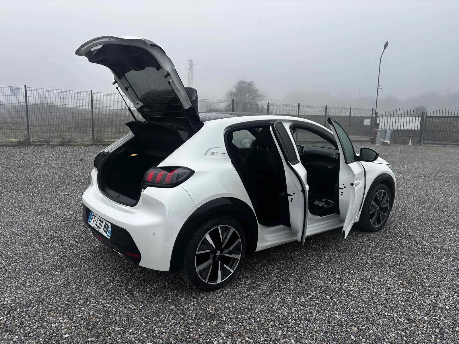 Peugeot 208 1.2, Euro 6, Нов Внос GT LINE 85 218km - изображение 7