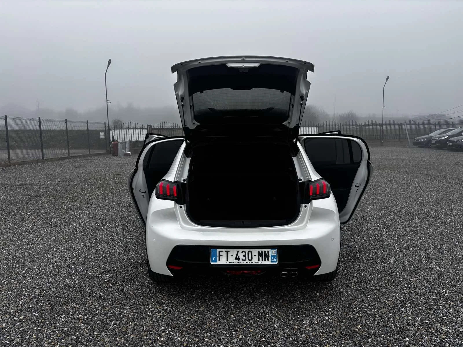 Peugeot 208 1.2, Euro 6, Нов Внос GT LINE 85 218km - изображение 9