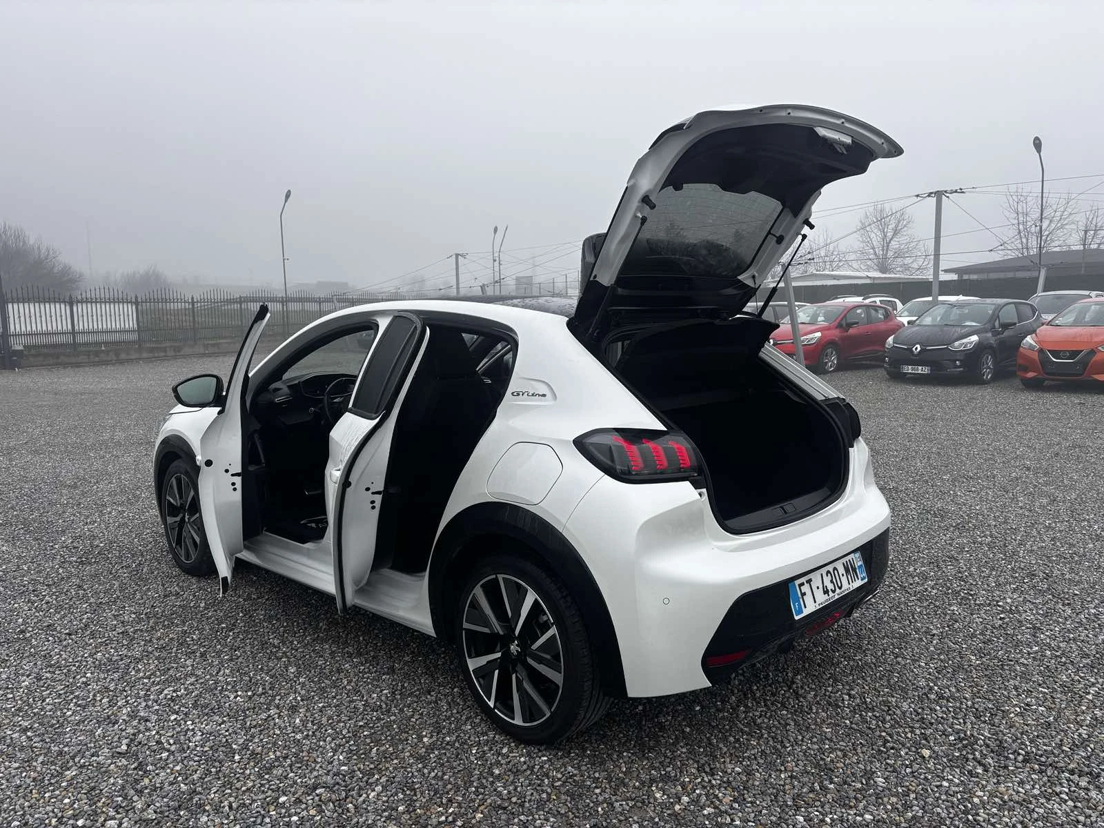 Peugeot 208 1.2, Euro 6, Нов Внос GT LINE 85 218km - изображение 8