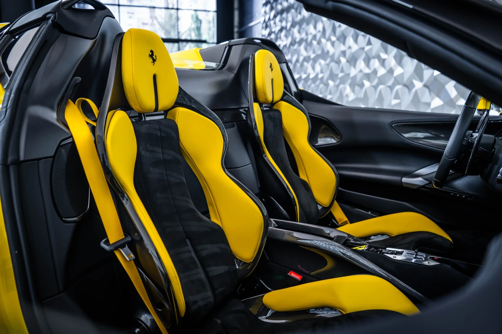 Ferrari SF 90 Spider Giallo Modena, снимка 15 - Автомобили и джипове - 54508600