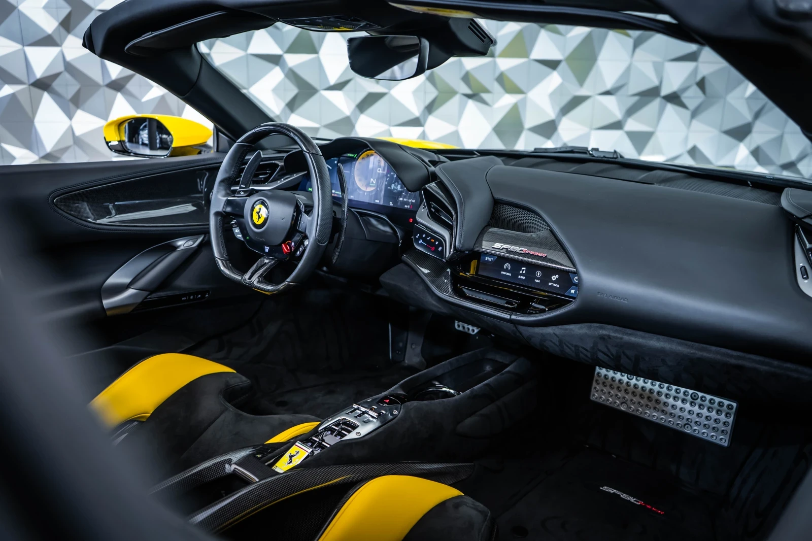 Ferrari SF 90 Spider Giallo Modena, снимка 16 - Автомобили и джипове - 54508600