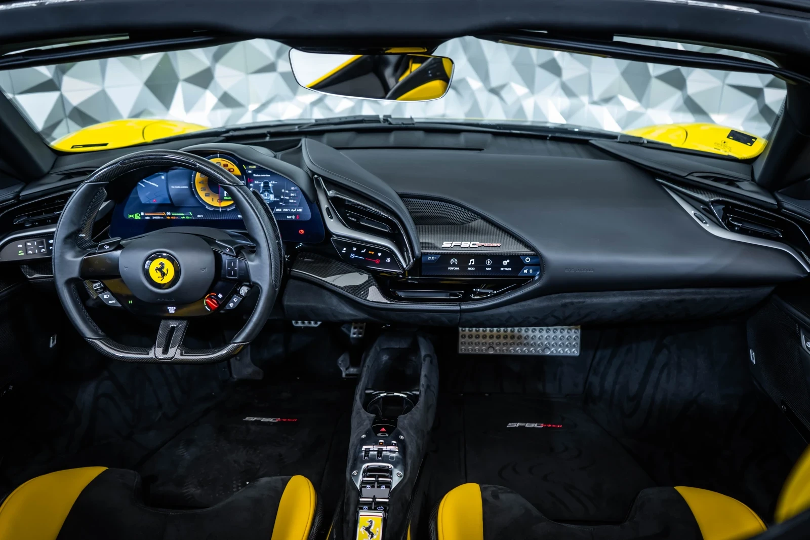 Ferrari SF 90 Spider Giallo Modena, снимка 11 - Автомобили и джипове - 54508600