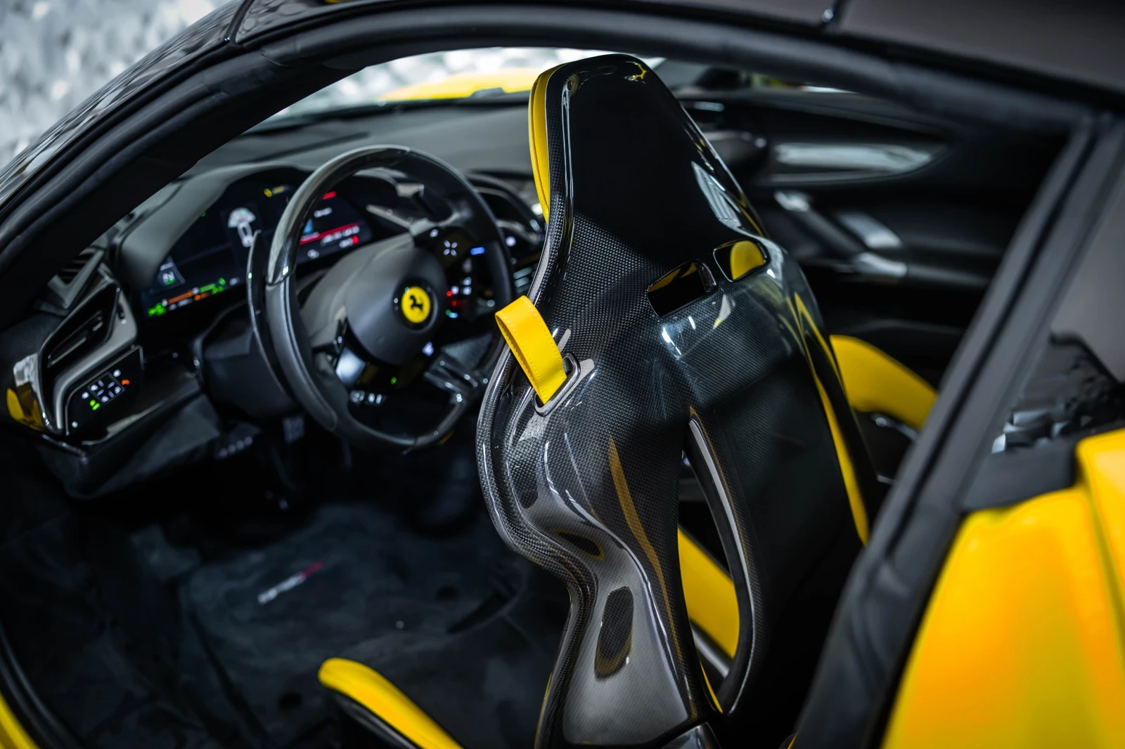 Ferrari SF 90 Spider Giallo Modena, снимка 17 - Автомобили и джипове - 54508600