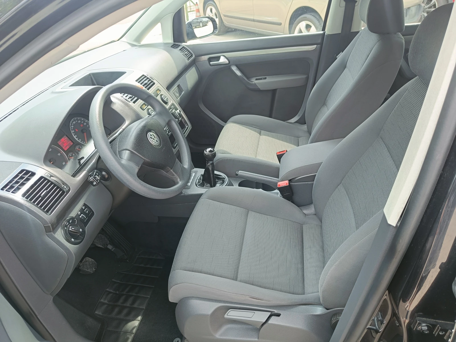 VW Touran 1.9 BARTER 105, снимка 9 - Автомобили и джипове - 54802988