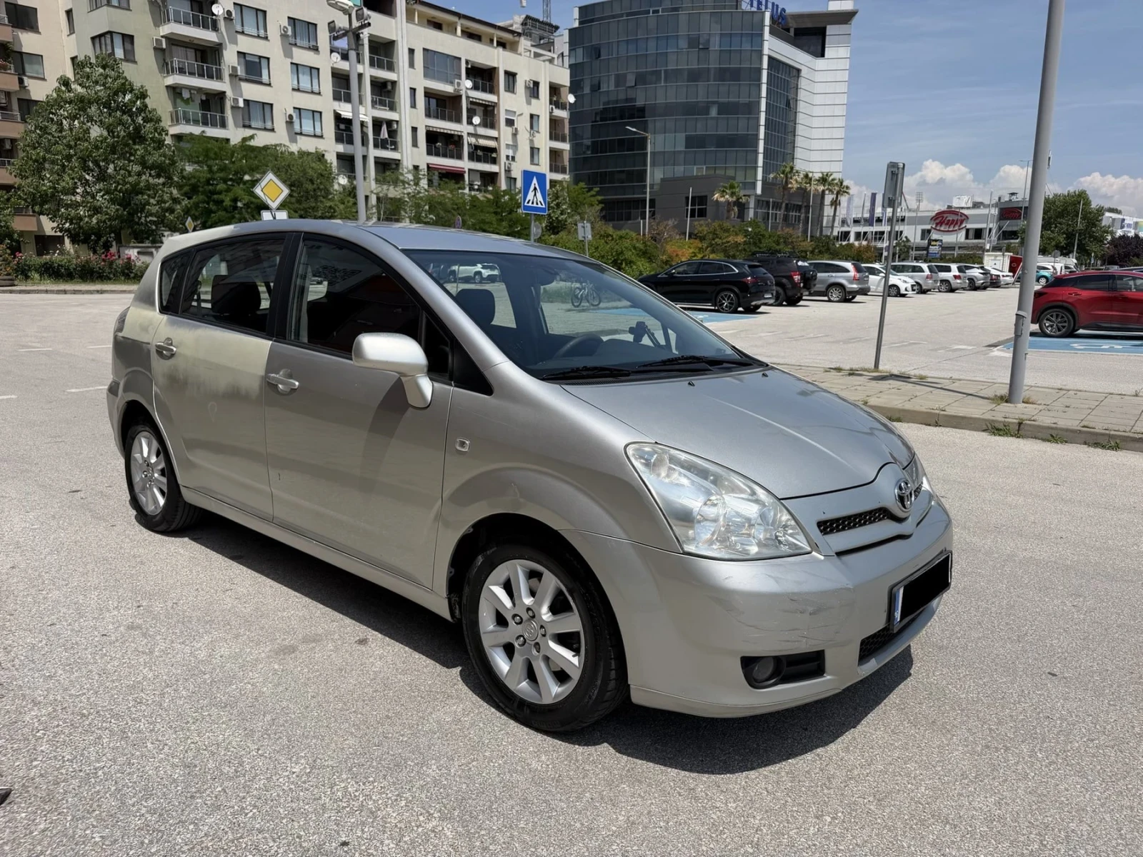 Toyota Corolla verso 2.2 D-4D, снимка 2 - Автомобили и джипове - 54839453