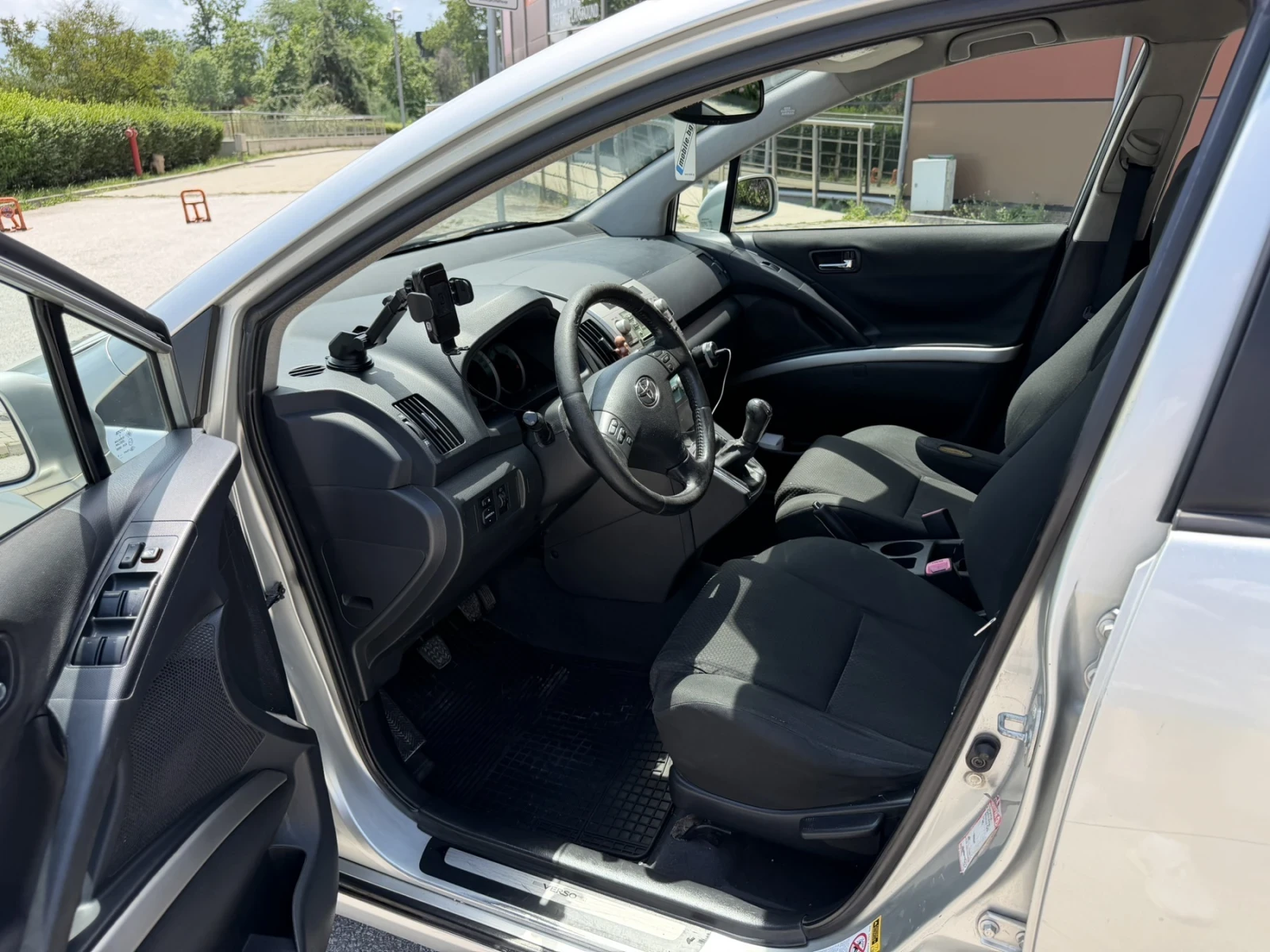 Toyota Corolla verso 2.2 D-4D, снимка 9 - Автомобили и джипове - 54839453
