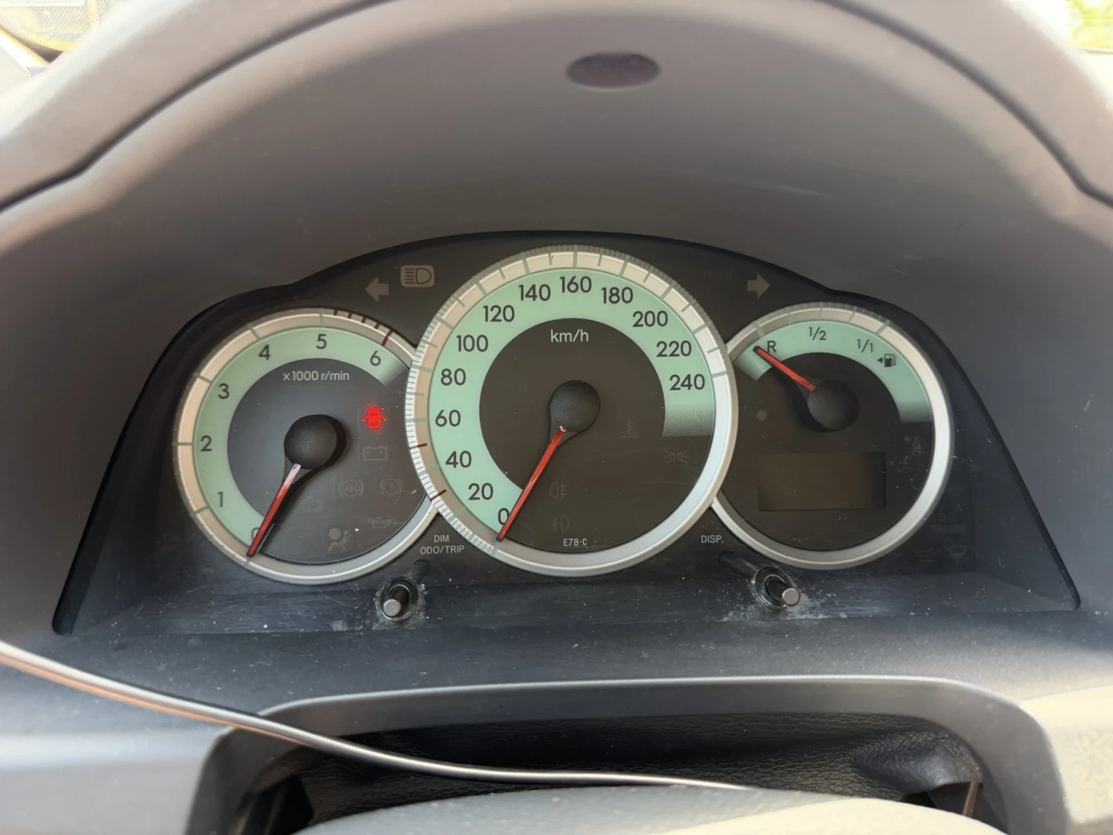 Toyota Corolla verso 2.2 D-4D, снимка 10 - Автомобили и джипове - 54839453
