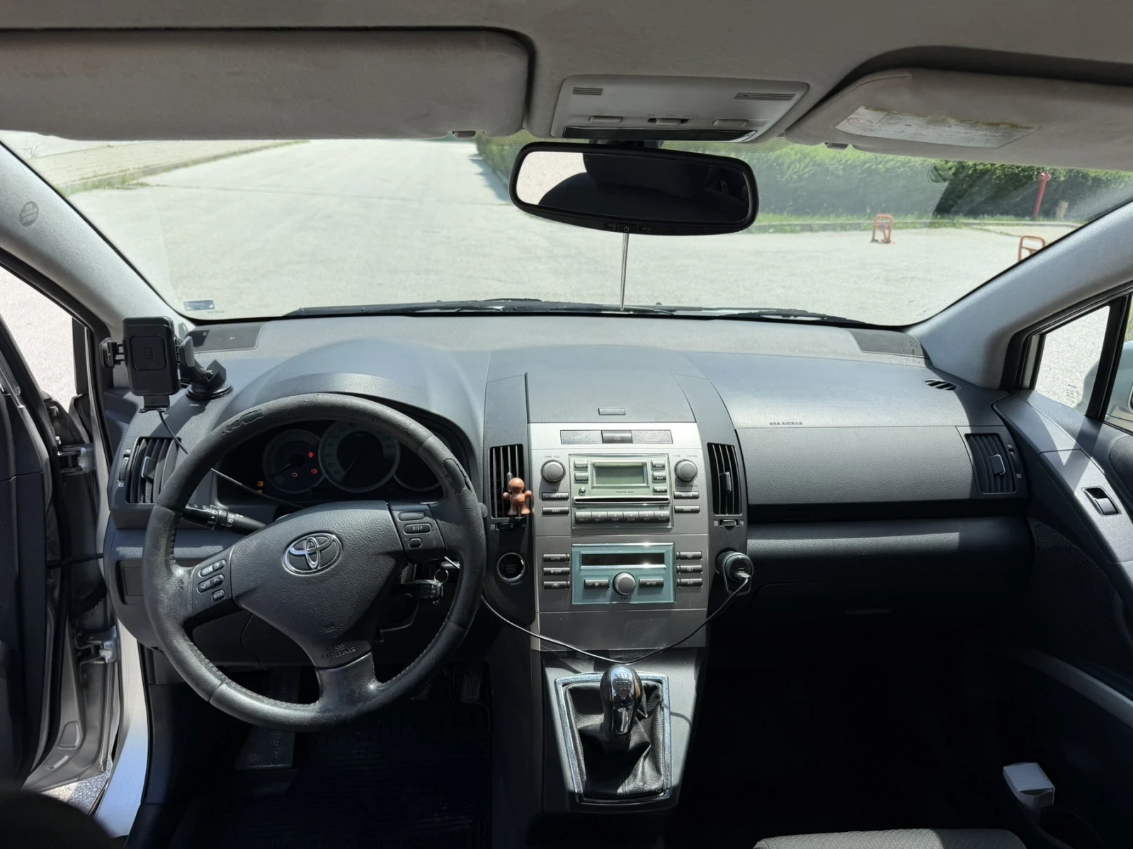 Toyota Corolla verso 2.2 D-4D, снимка 8 - Автомобили и джипове - 54839453