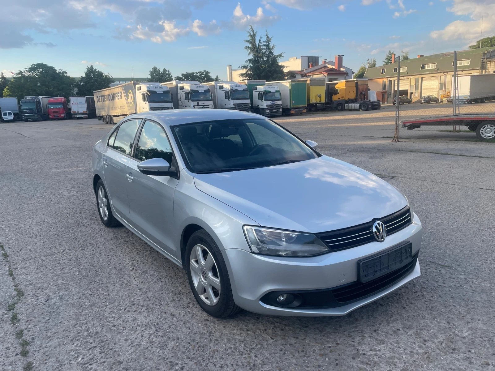 VW Jetta 1.6TDI-DSG, снимка 2 - Автомобили и джипове - 55251215