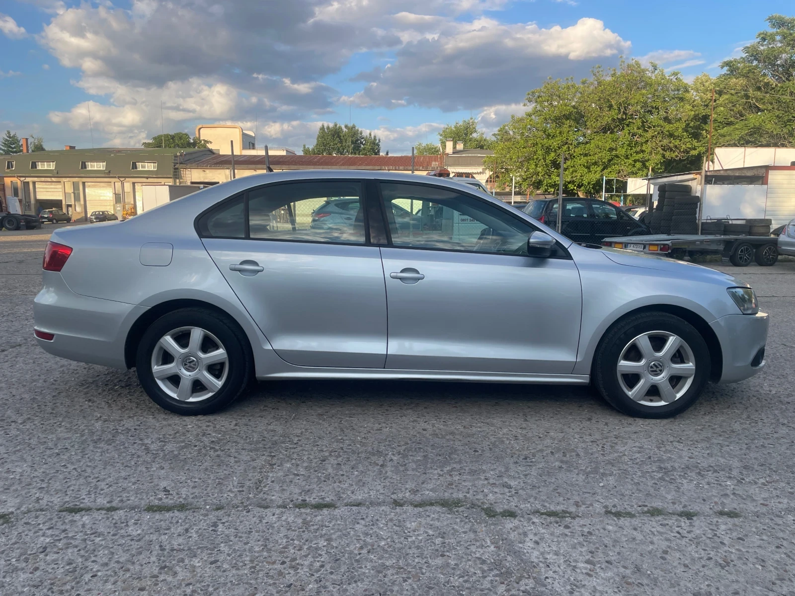 VW Jetta 1.6TDI-DSG, снимка 4 - Автомобили и джипове - 55251215