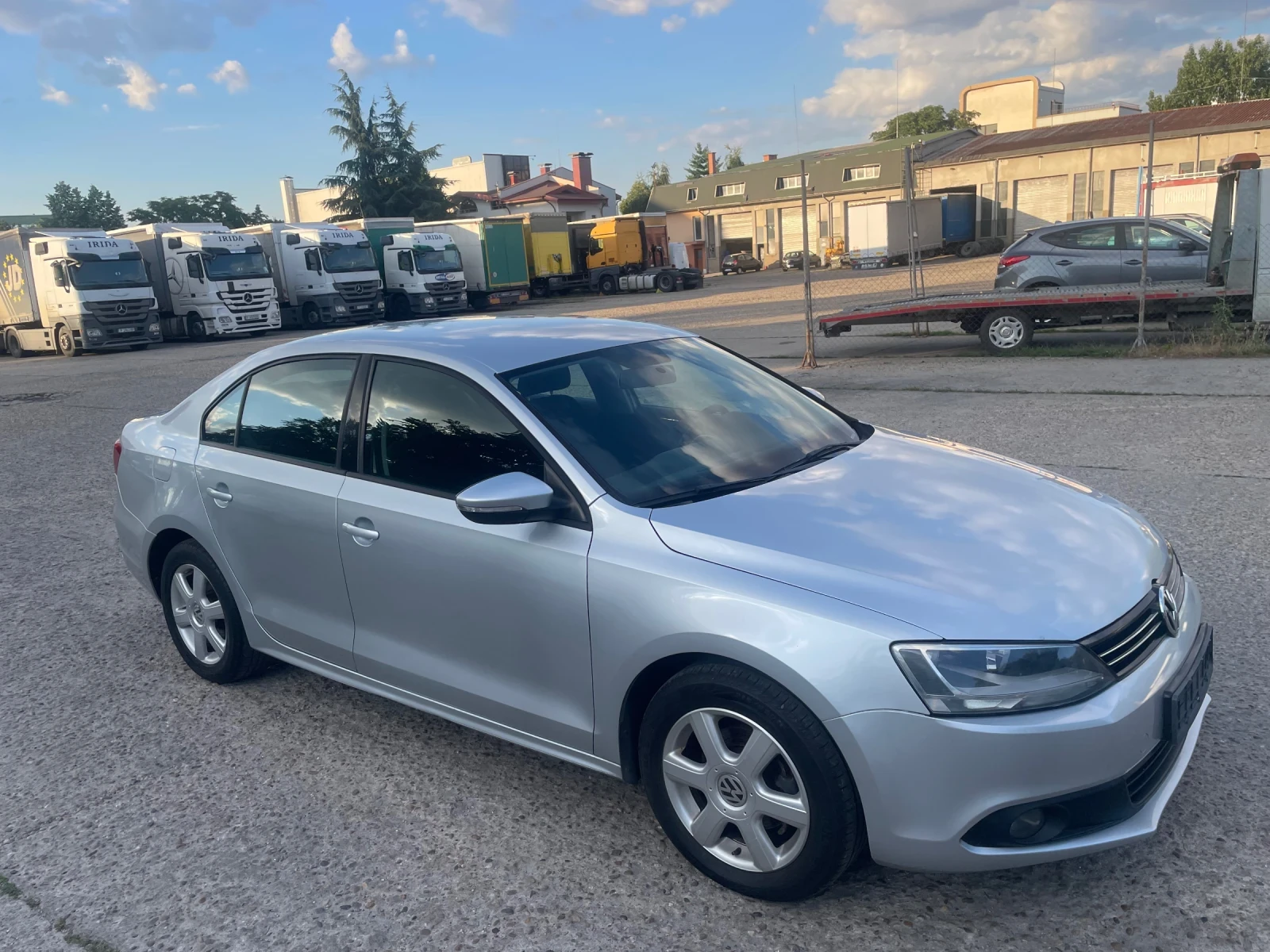 VW Jetta 1.6TDI-DSG, снимка 9 - Автомобили и джипове - 55251215