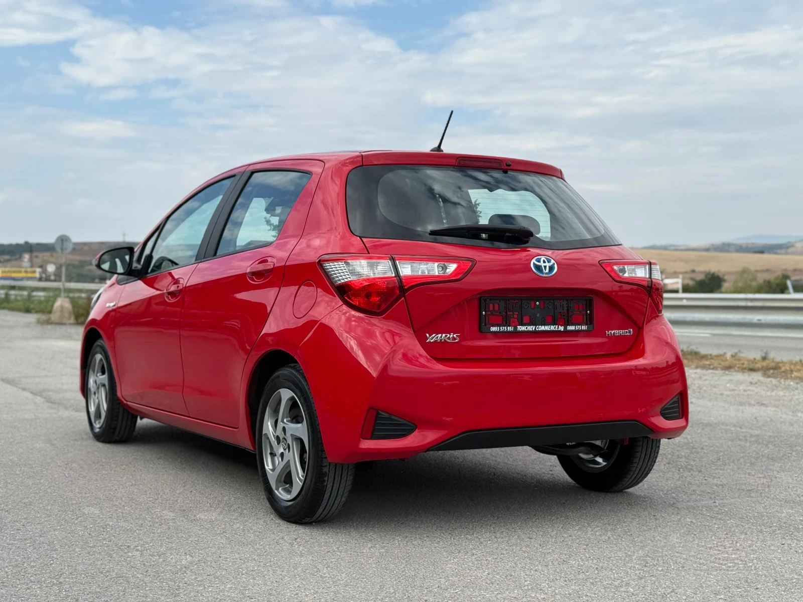 Toyota Yaris 1.5i-HYBRID-141.000km-EURO-6C-NEW FACE-NAVI-TOP, снимка 4 - Автомобили и джипове - 56045569