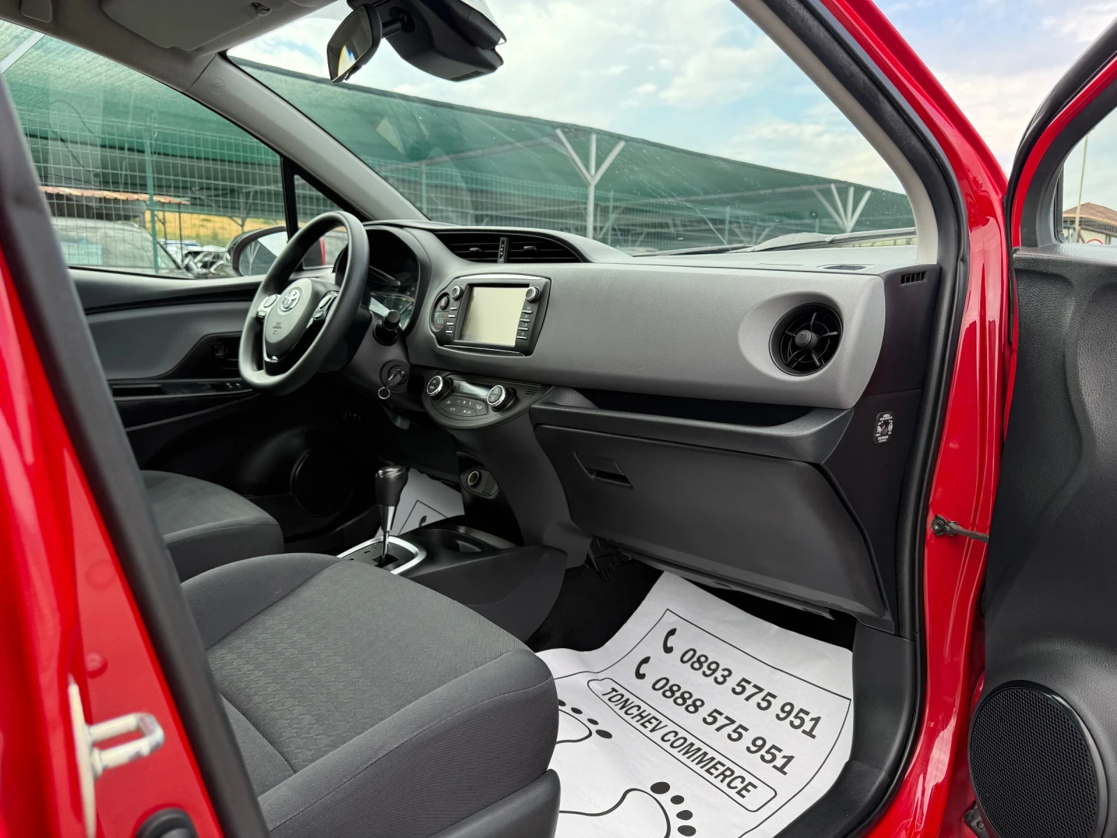Toyota Yaris 1.5i-HYBRID-141.000km-EURO-6C-NEW FACE-NAVI-TOP, снимка 14 - Автомобили и джипове - 56045569
