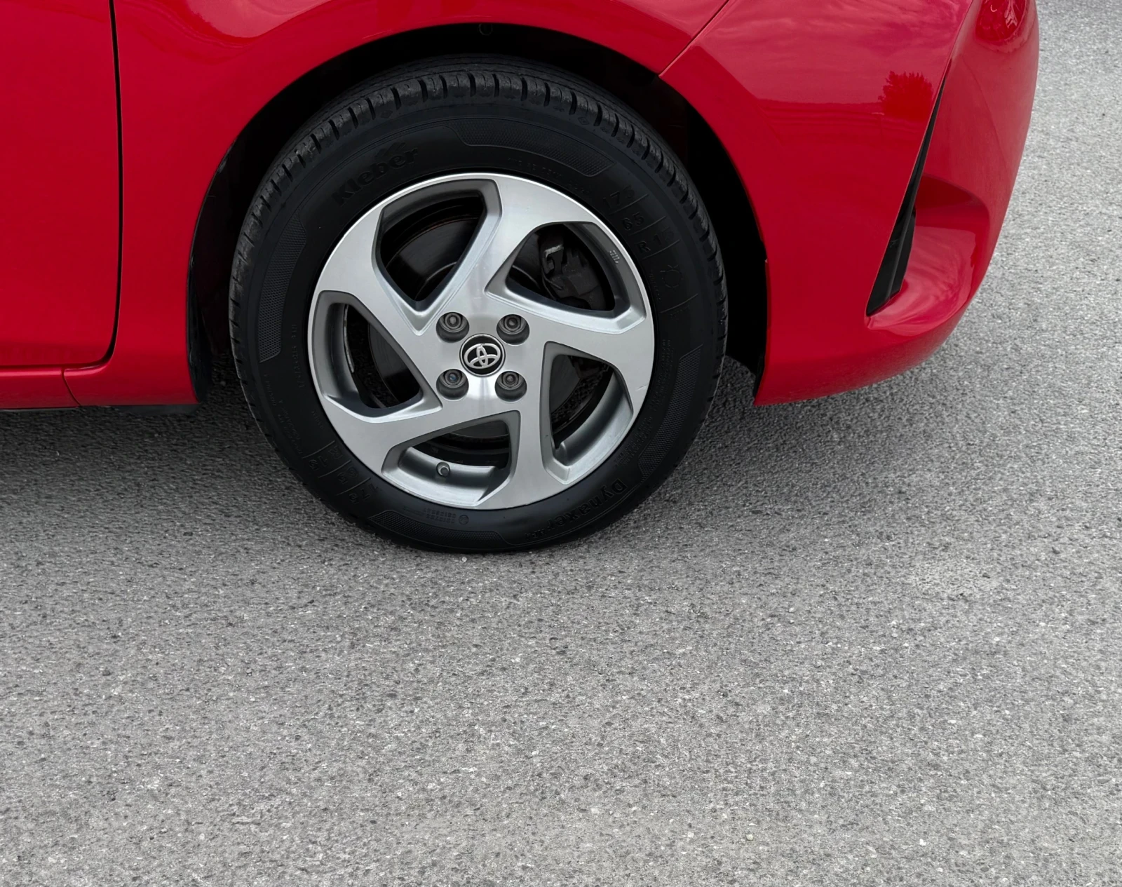 Toyota Yaris 1.5i-HYBRID-141.000km-EURO-6C-NEW FACE-NAVI-TOP, снимка 7 - Автомобили и джипове - 56045569