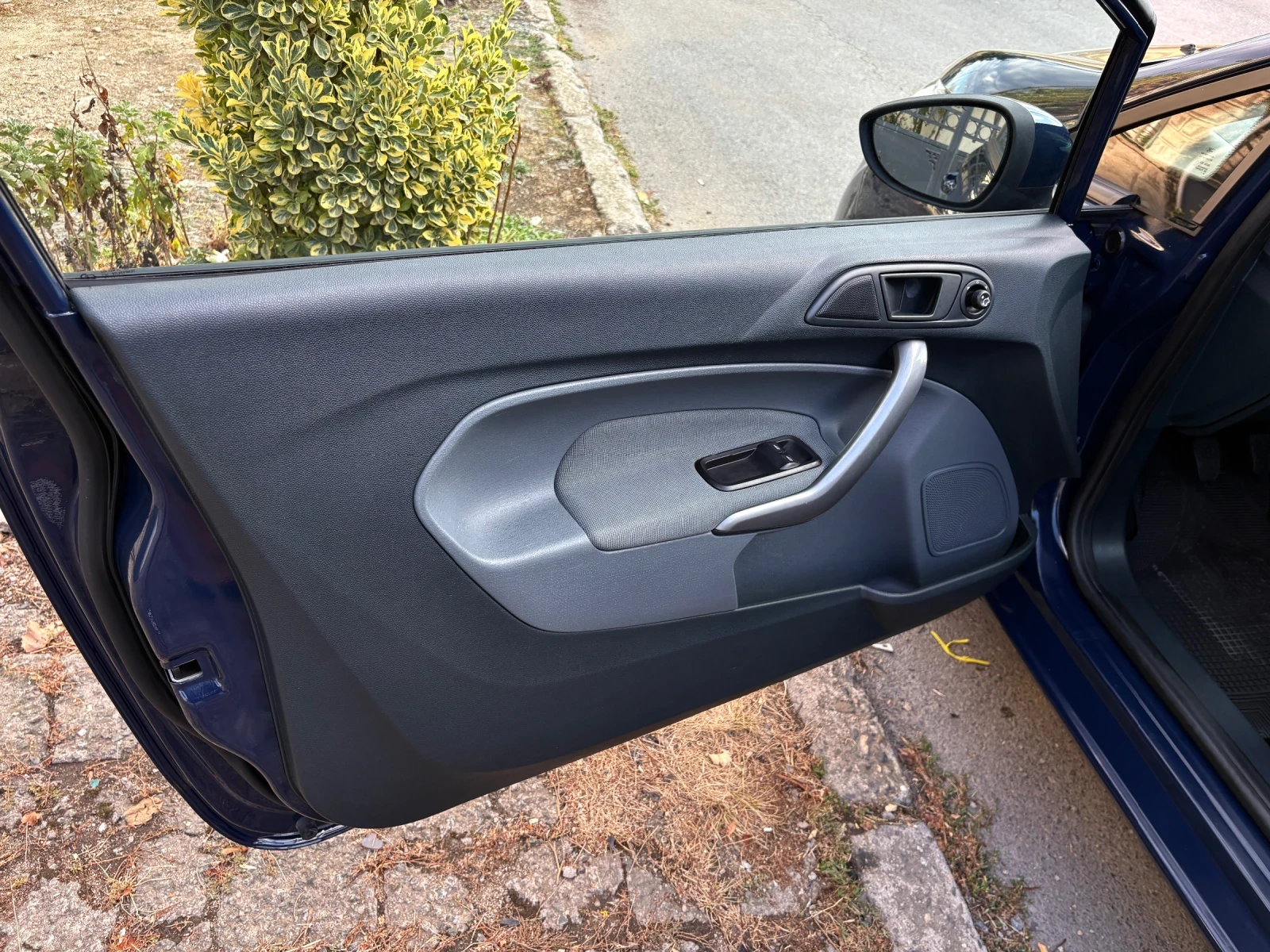 Ford Fiesta 1.25i Климатик* от 1-ви собственик* 165 000км* , снимка 6 - Автомобили и джипове - 56067939