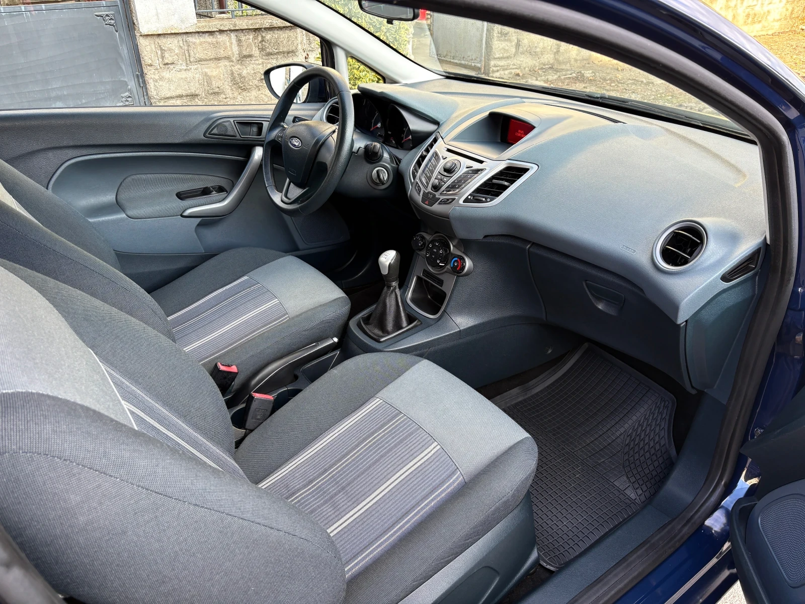 Ford Fiesta 1.25i Климатик* от 1-ви собственик* 165 000км* , снимка 8 - Автомобили и джипове - 56067939