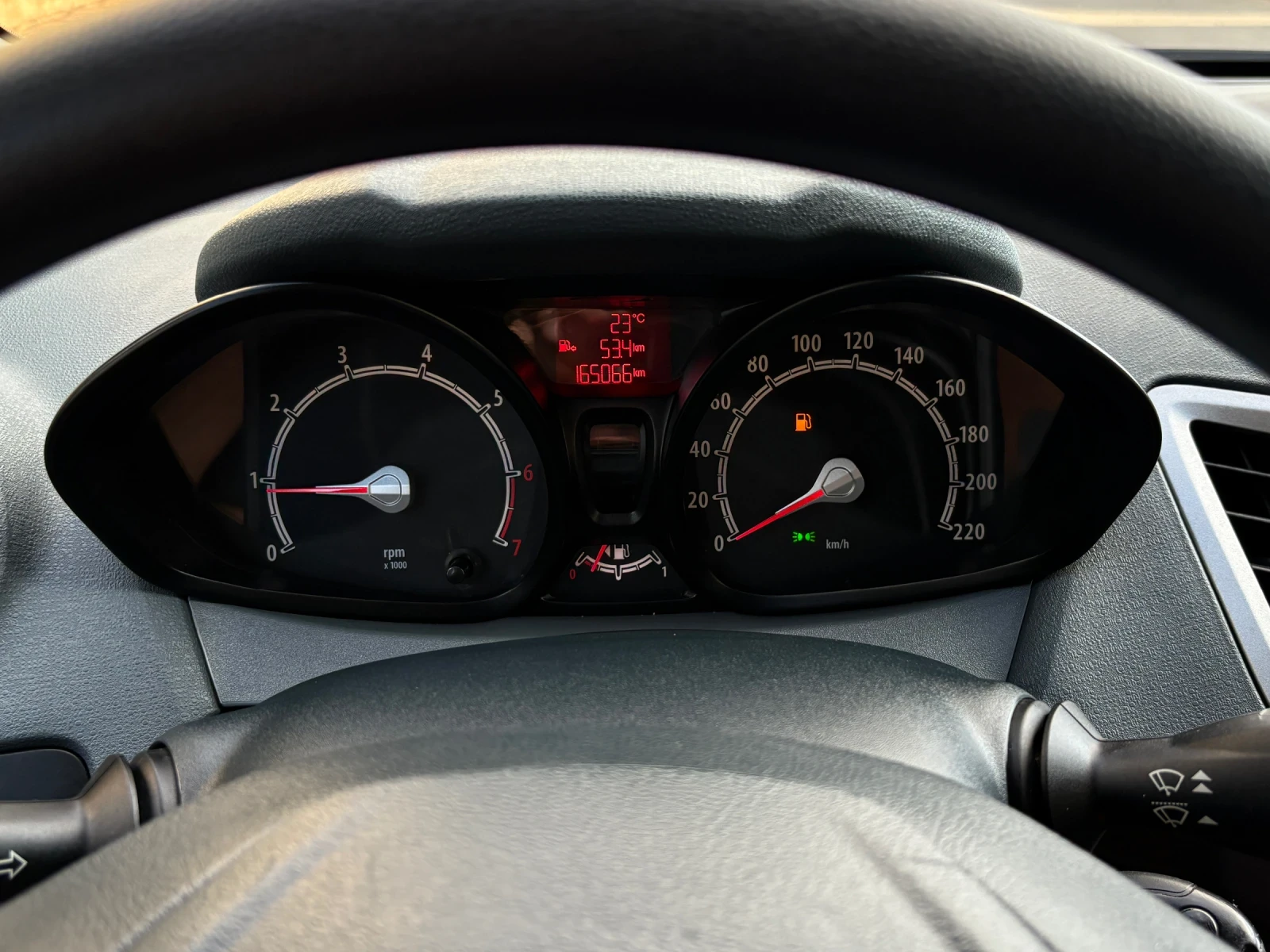 Ford Fiesta 1.25i Климатик* от 1-ви собственик* 165 000км* , снимка 13 - Автомобили и джипове - 56067939