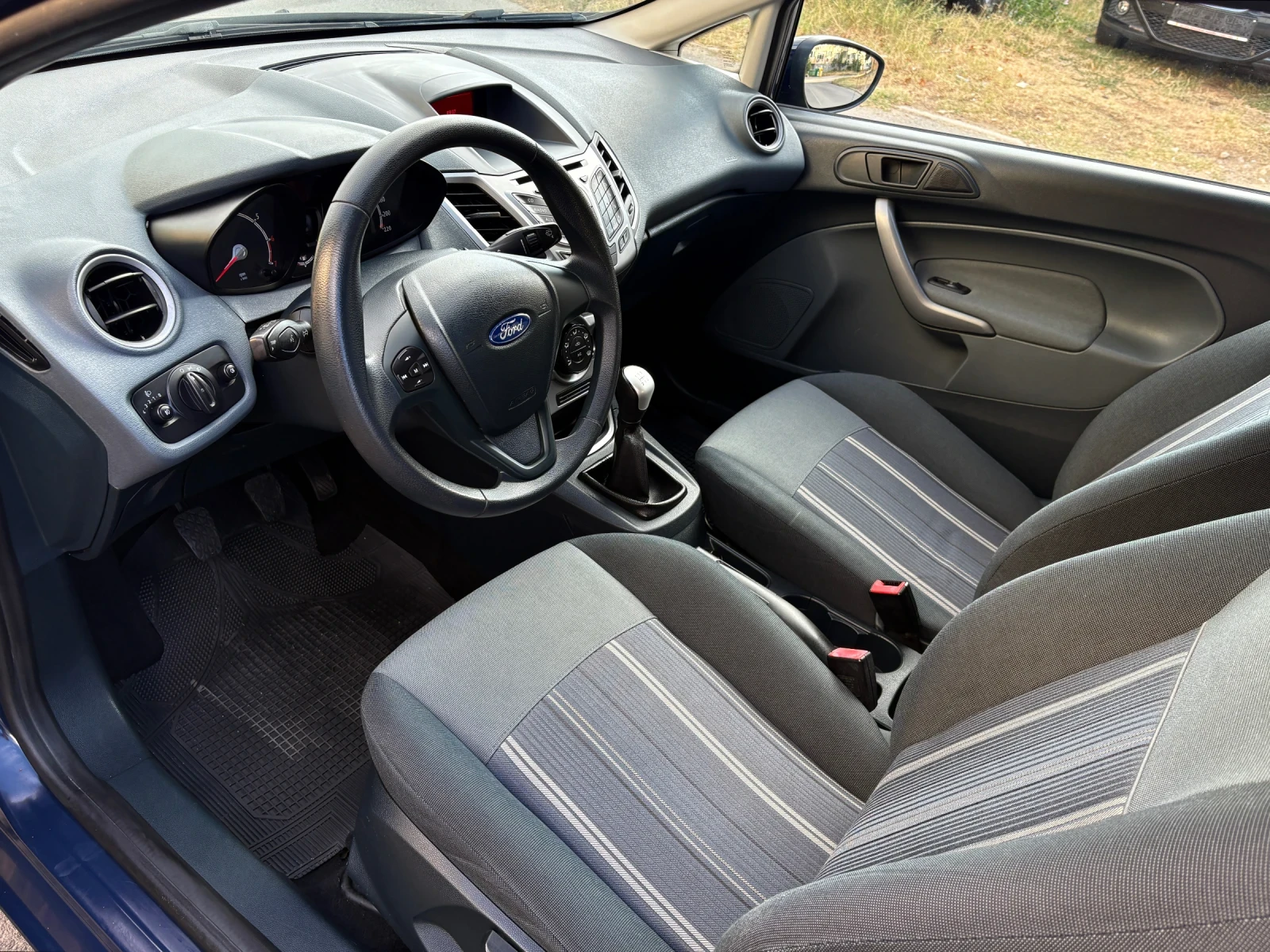 Ford Fiesta 1.25i Климатик* от 1-ви собственик* 165 000км* , снимка 7 - Автомобили и джипове - 56067939
