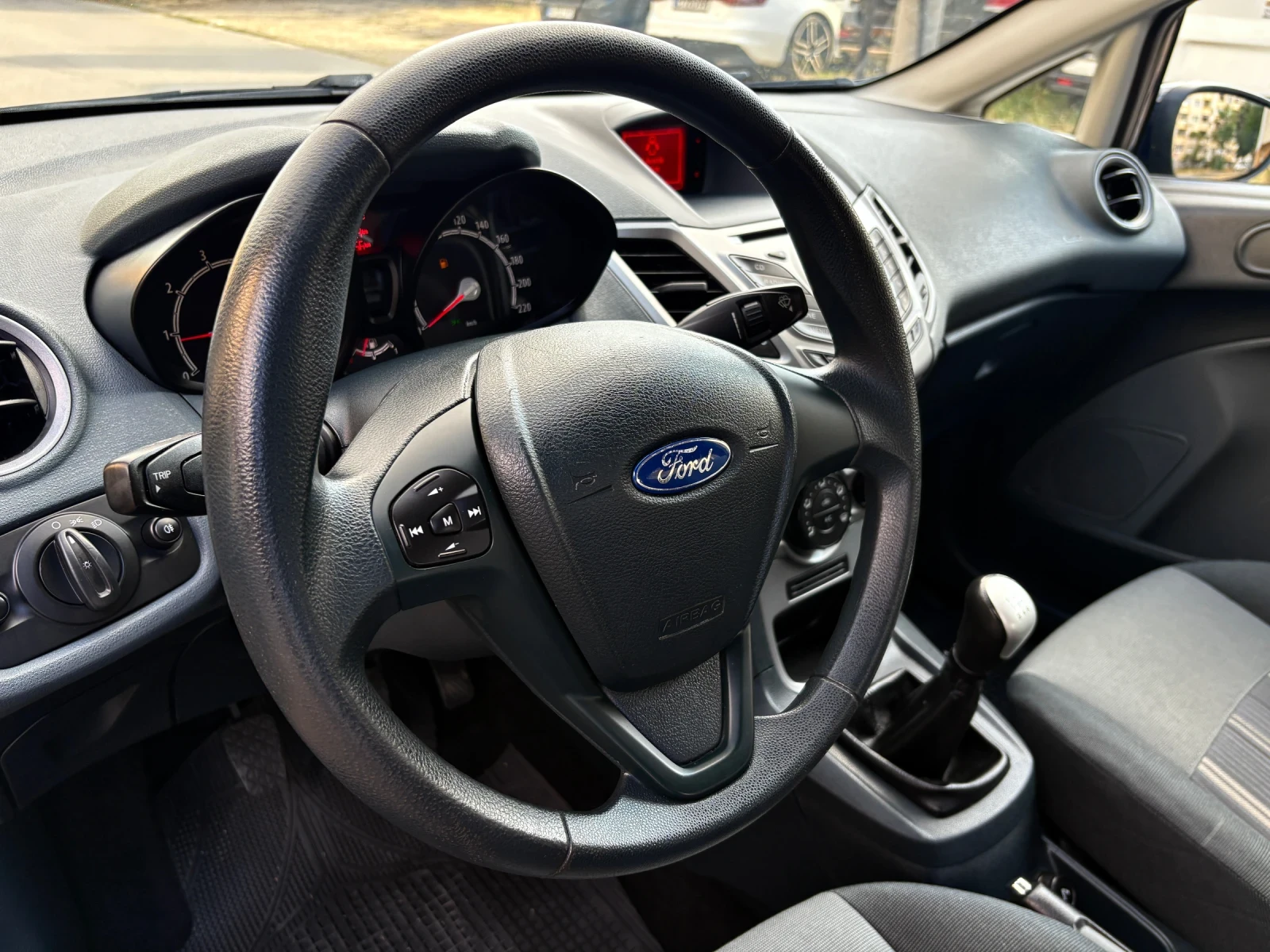 Ford Fiesta 1.25i Климатик* от 1-ви собственик* 165 000км* , снимка 11 - Автомобили и джипове - 56067939