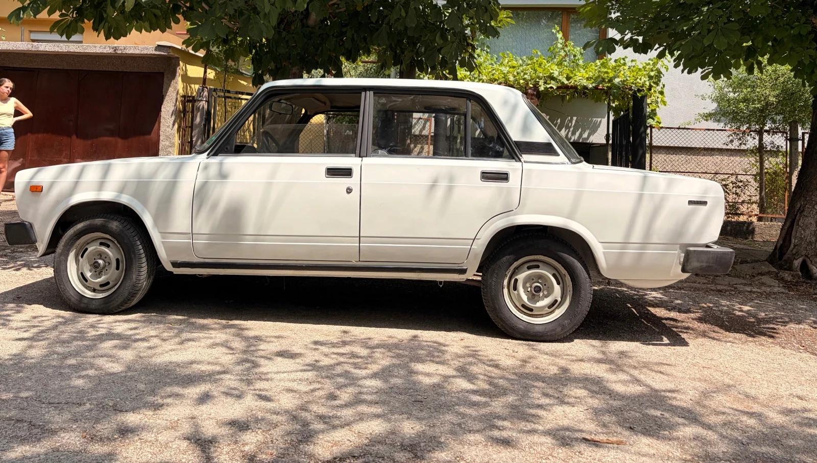 Lada 2105 от гараж и първи собственик