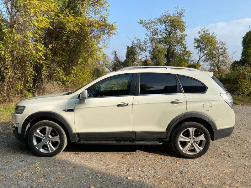 Chevrolet Captiva 2.2 184 к.с., 4х4, 7 места, кожа, с регистрация , снимка 3 - Автомобили и джипове - 47802022