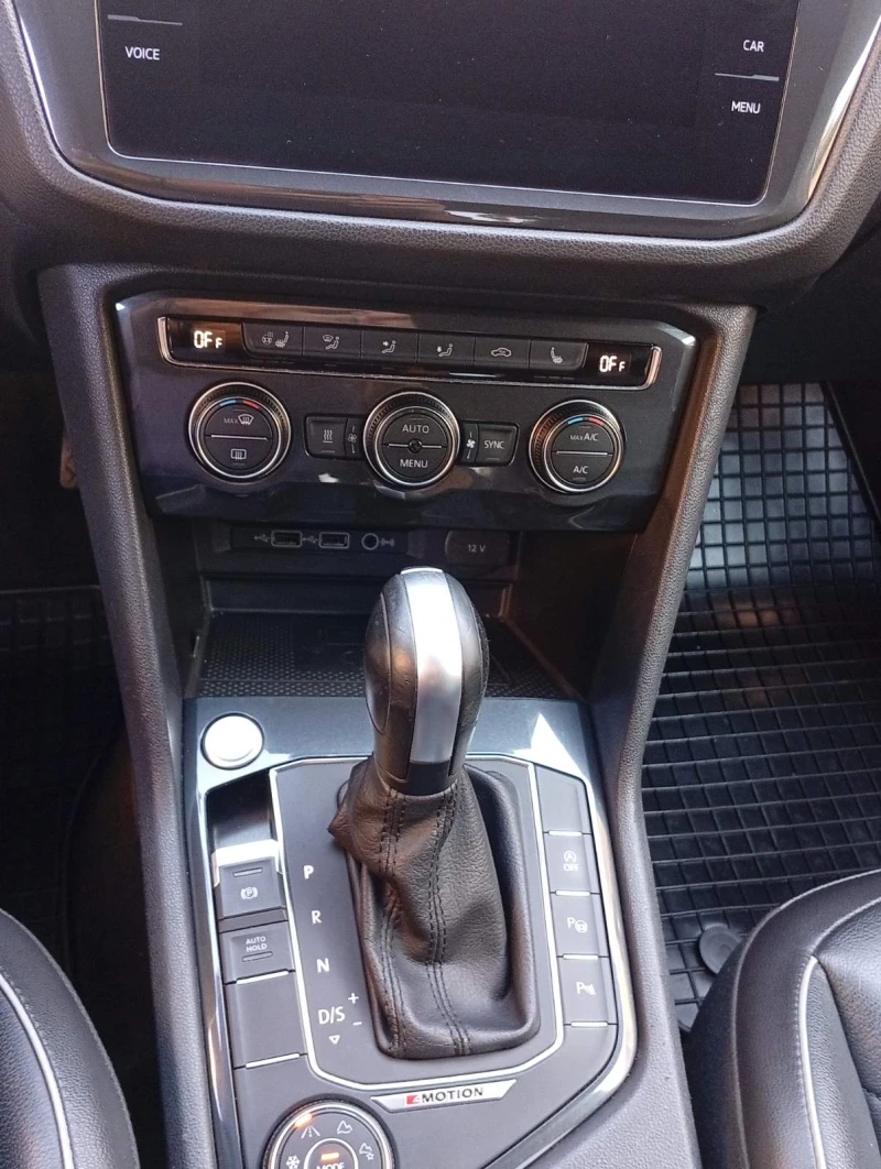 VW Tiguan 2.0TDI, снимка 9 - Автомобили и джипове - 52627807