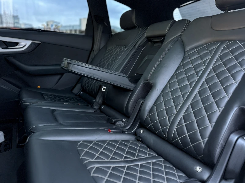 Audi SQ7 * V8D| Амбиентно| Панорама | MATRIX | 22 Джанти, снимка 11 - Автомобили и джипове - 52486385