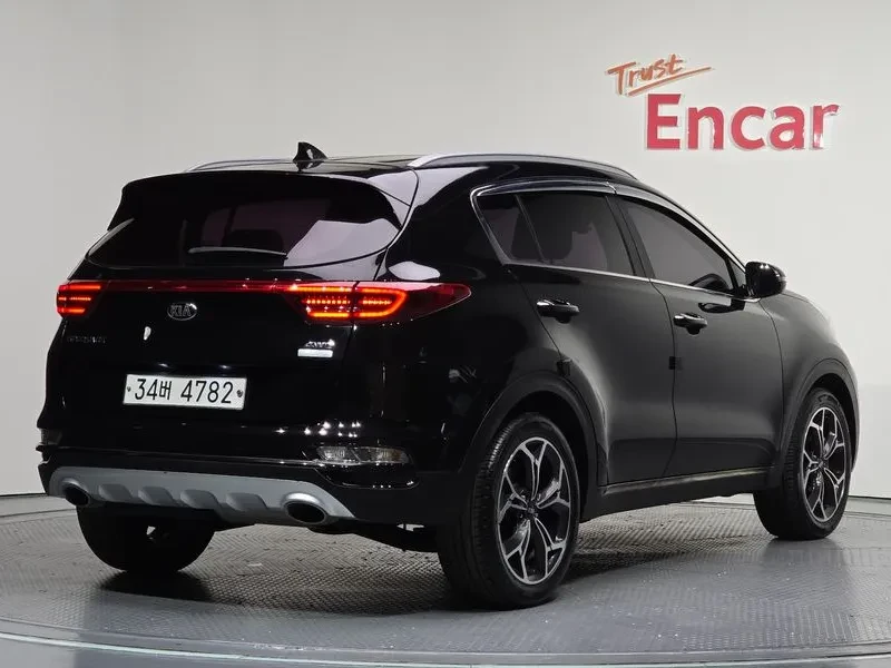 Kia Sportage 2.0 CRDi 4WD, снимка 2 - Автомобили и джипове - 54276741