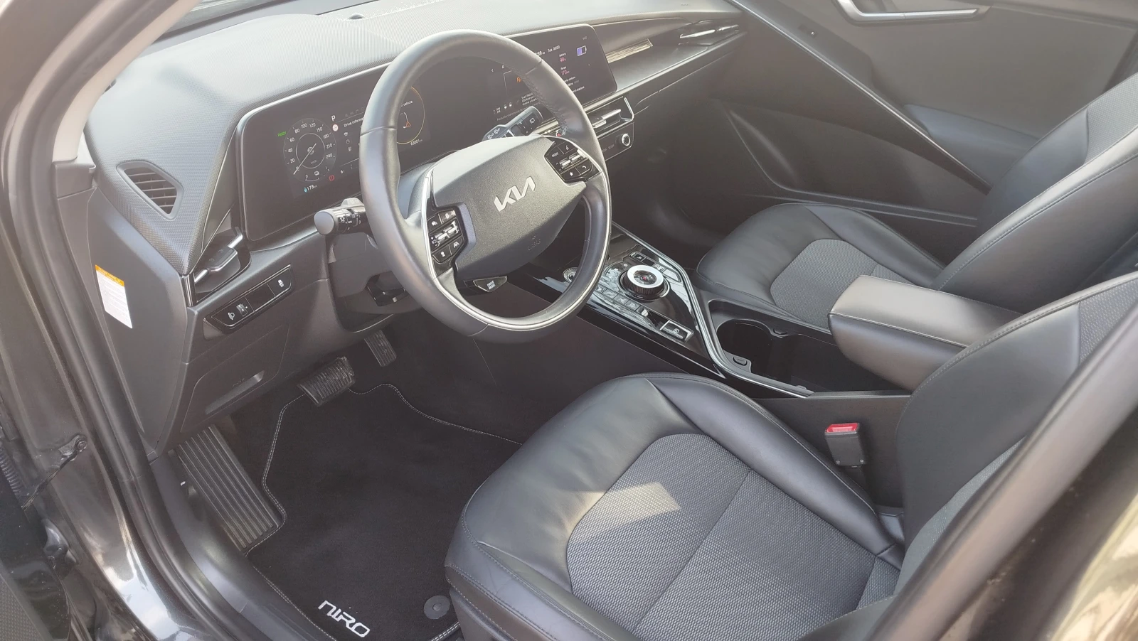 Kia Niro VSION * КОЖА * КАМЕРА * КАТО НОВА, снимка 11 - Автомобили и джипове - 53819367