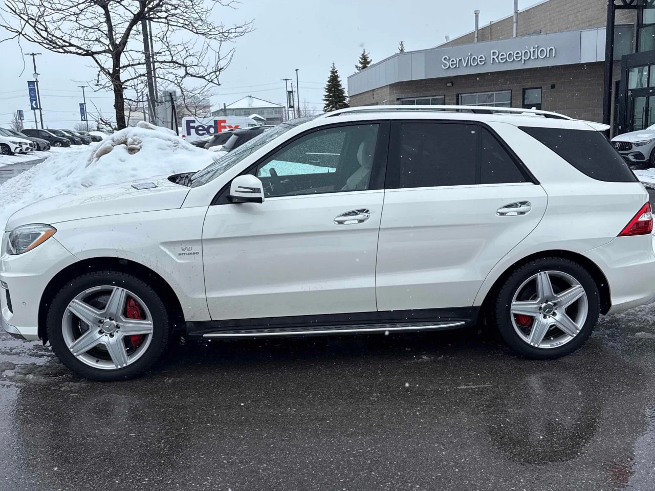 Mercedes-Benz ML 63 AMG * 360* ОБДУХВАНЕ* ПРЕДСТАВИТЕЛСТВО НА MERCEDES*  - изображение 4