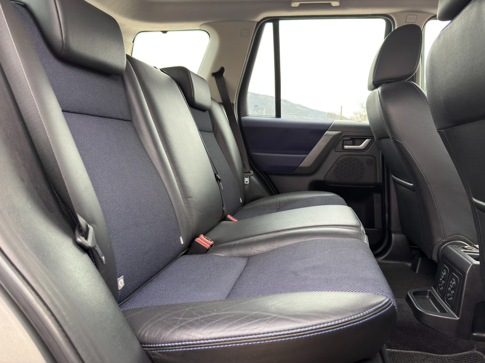 Land Rover Freelander 2.2TD4-4X4-ел салон-нови гуми-Италия, снимка 11 - Автомобили и джипове - 53737355