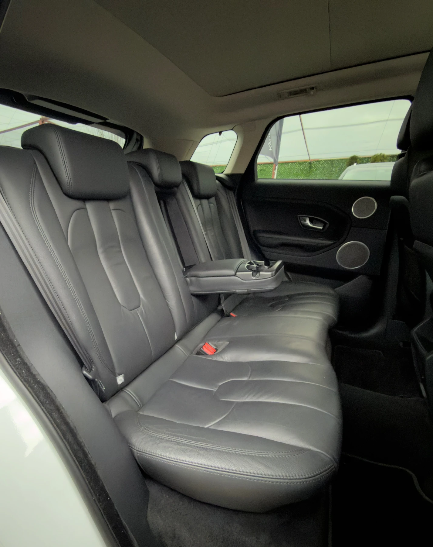 Land Rover Range Rover Evoque 2.0i* 241HP* 4X4* PANO* AUTOMAT* СОБСТВЕН ЛИЗИНГ, снимка 13 - Автомобили и джипове - 53906950