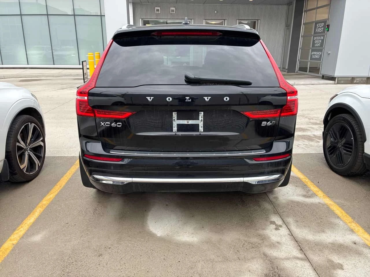 Volvo XC60 Inscription /360/DISTRONIC/B&W/ОБДУХВАНЕ , снимка 4 - Автомобили и джипове - 54563070