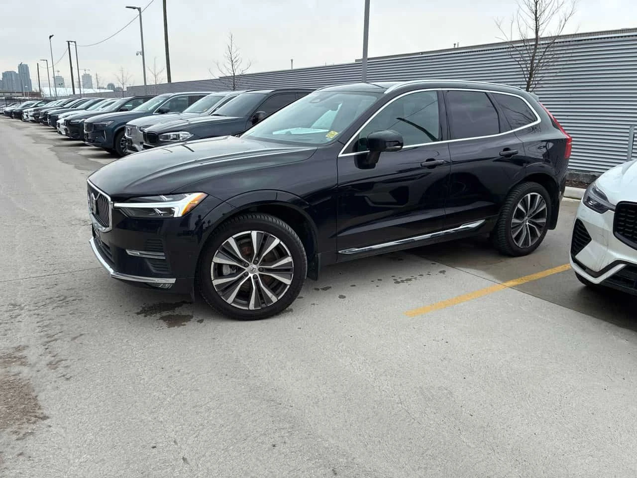 Volvo XC60 Inscription /360/DISTRONIC/B&W/ОБДУХВАНЕ , снимка 17 - Автомобили и джипове - 54563070