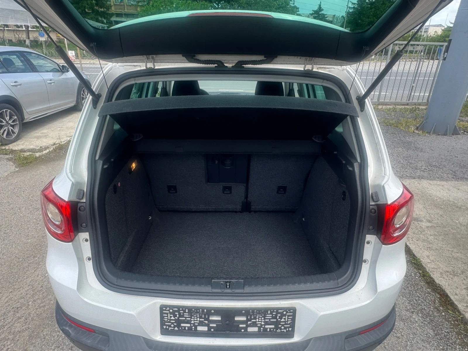 VW Tiguan 1, 4 бензин, снимка 13 - Автомобили и джипове - 54659180